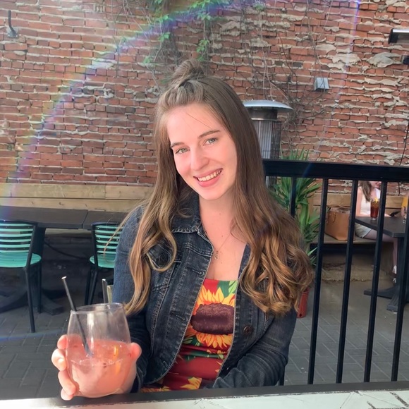 Meet your Posher, Kendra - Picture 1 of 1